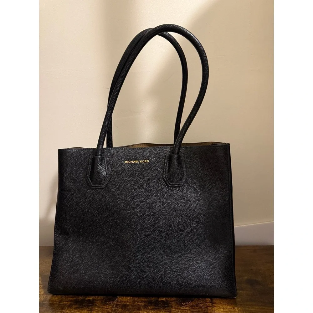 Michael Kors Black large pebbled leather‎ bag.